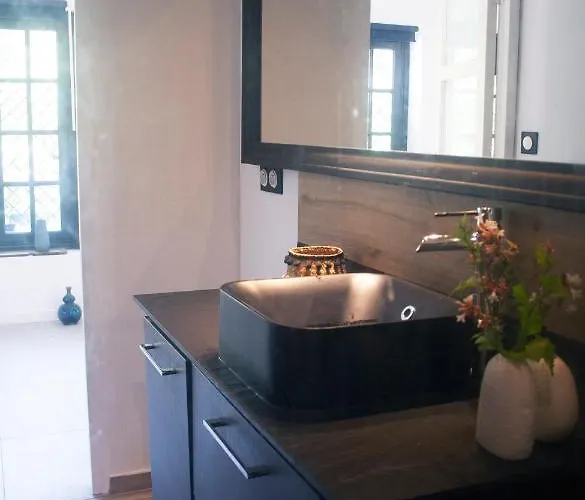 Maison Calme - Frontiere Montagne Et Pansiyon *